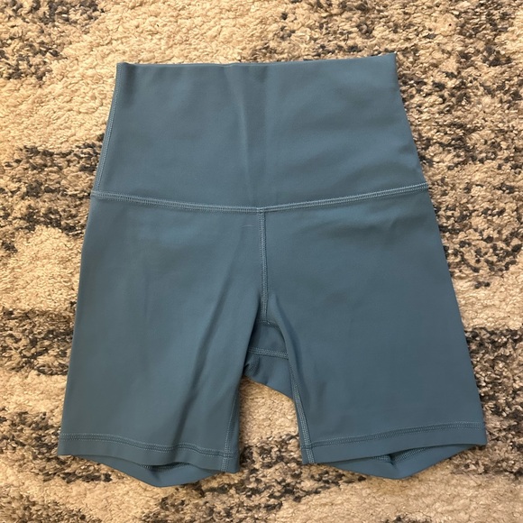 Lululemon Align High rise Short 6 inch - Picture 3 of 4